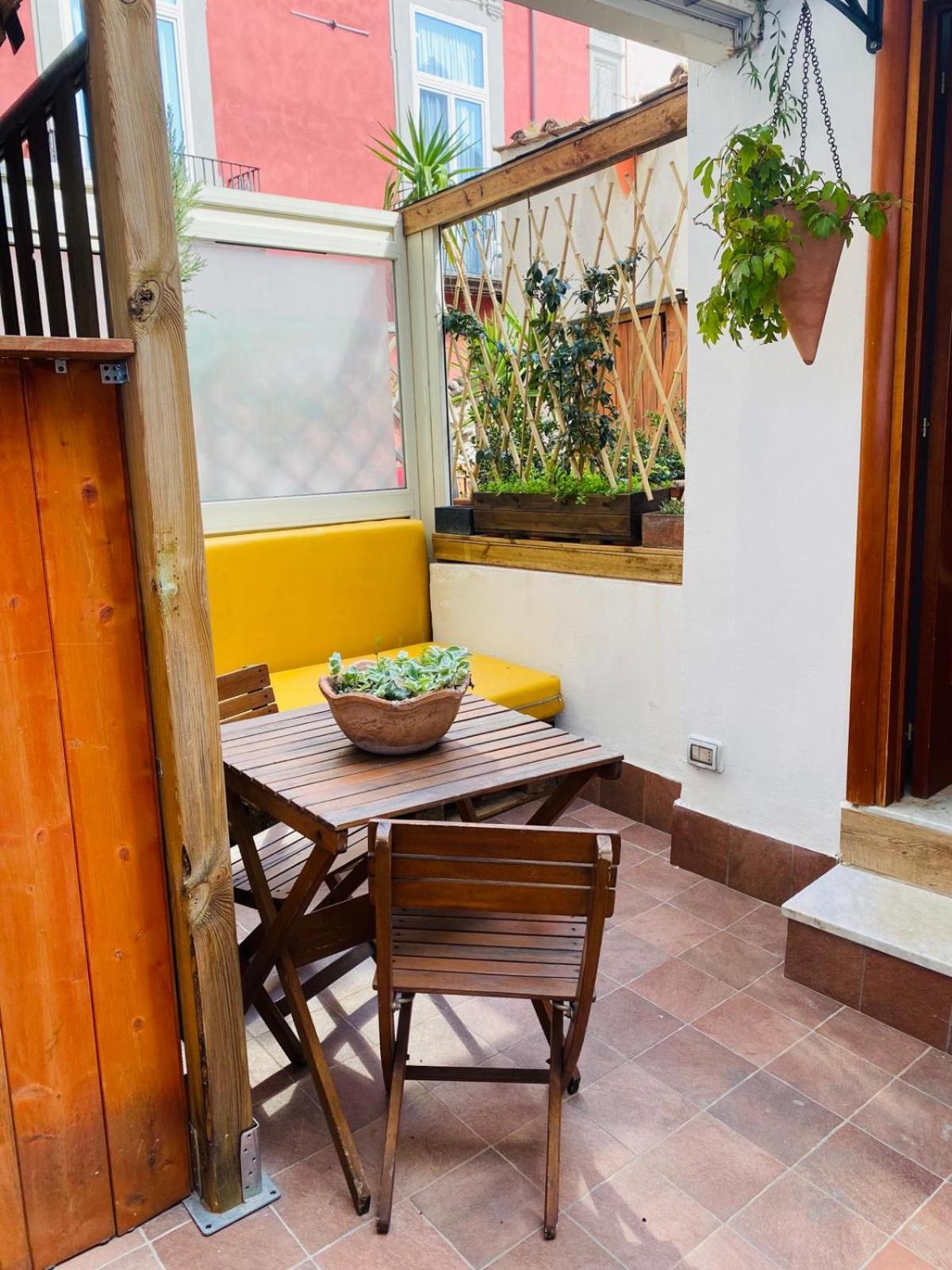 La Casa Di Apollo Apartment Napoli Bagian luar foto