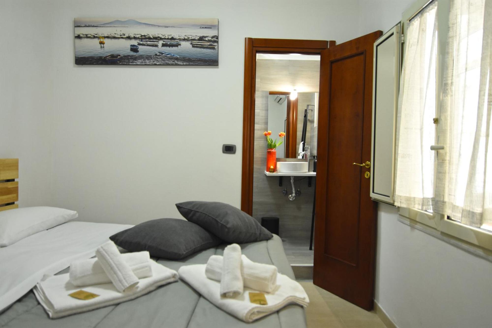 La Casa Di Apollo Apartment Napoli Bagian luar foto
